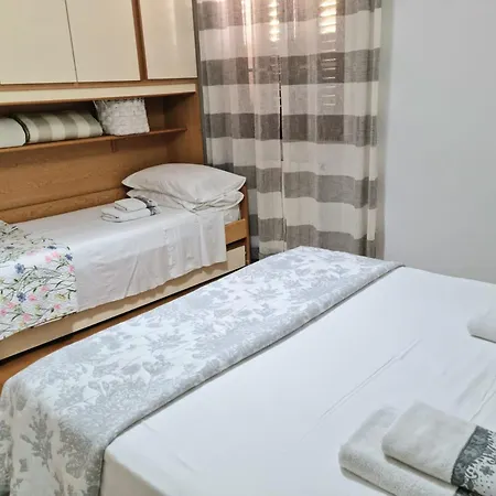 Appartement Of Fame - Gallery With Fully Equipped Kitchen, Separate Entrance, Free Parking