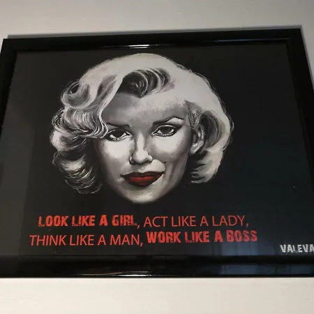 Апартаменты Of Fame - Gallery With Fully Equipped Kitchen, Separate Entrance, Free Parking *